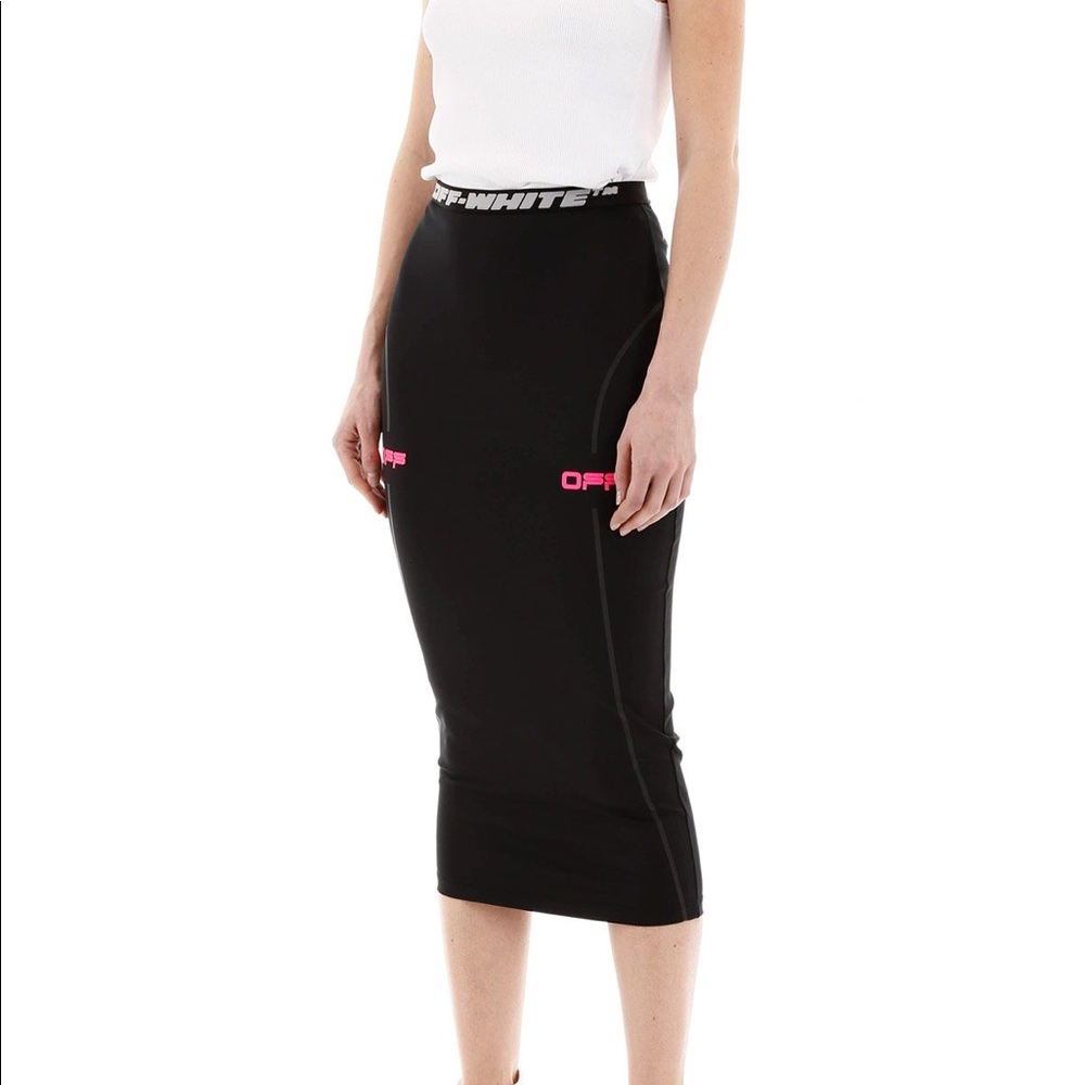 Off-White
Active Pencil Skirt
38 (2)
Black Fuchsia